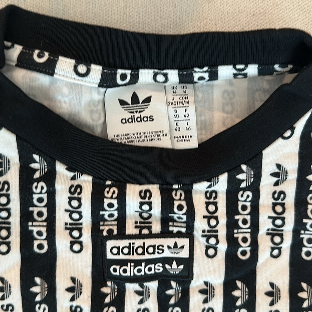 Adidas Monochrome Logo Crop Sweatshirt - Picture 2 of 5